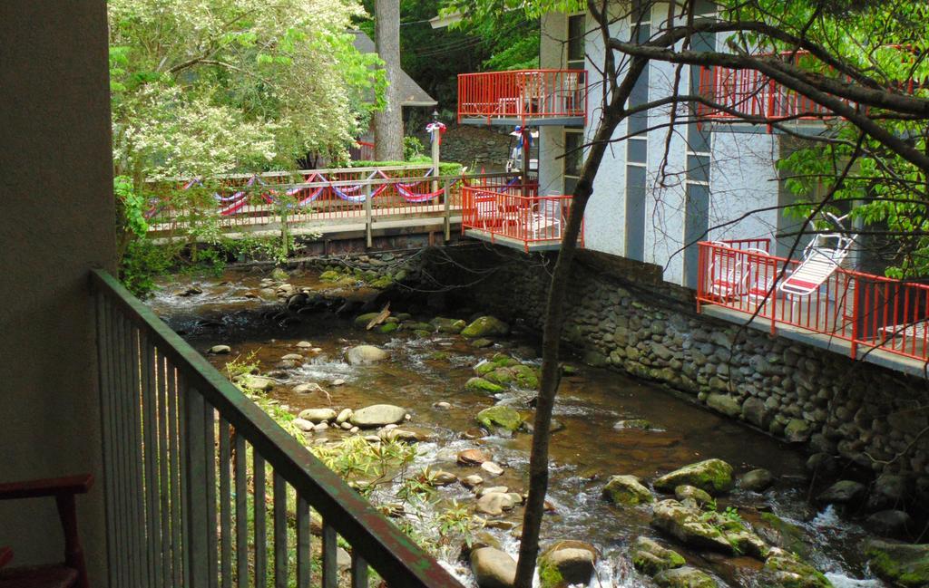 Terrace Inn On The Water 개틀린버그 객실 사진
